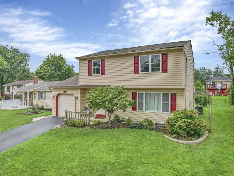 2833 Sunset View Court, Columbus, OH 43207 Photo 2