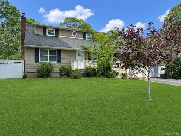 16 Hewitt Boulevard, Center Moriches, NY 11934