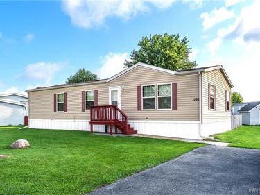 1262 Ridgewood Drive, Lockport, NY 14094