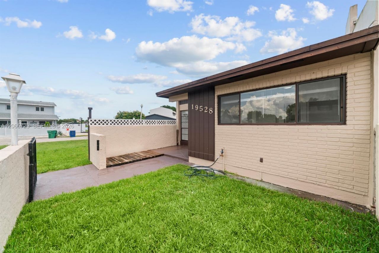 19528 NW 55th Cir Pl , Unit 19528, Miami Gardens, FL 33055 Photo