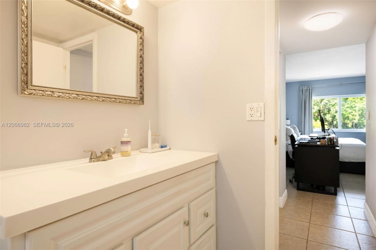 100 Edgewater Dr , Unit 309, Coral Gables, FL 33133 Photo