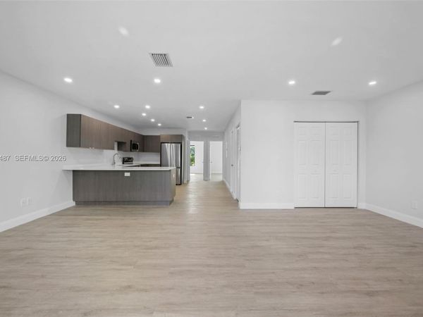 349 NW 40th St , Unit 203, Oakland Park, FL 33309