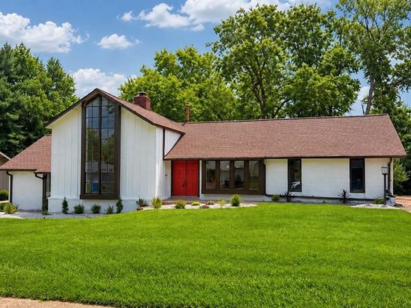 500 Kingridge Drive, Ballwin, MO 63011