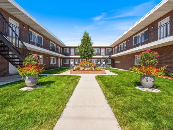 7834 95th Street , Unit 1C, Hickory Hills, IL 60457