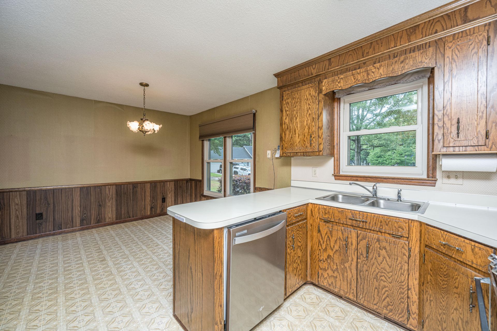 132 Harrow Place Photo 17