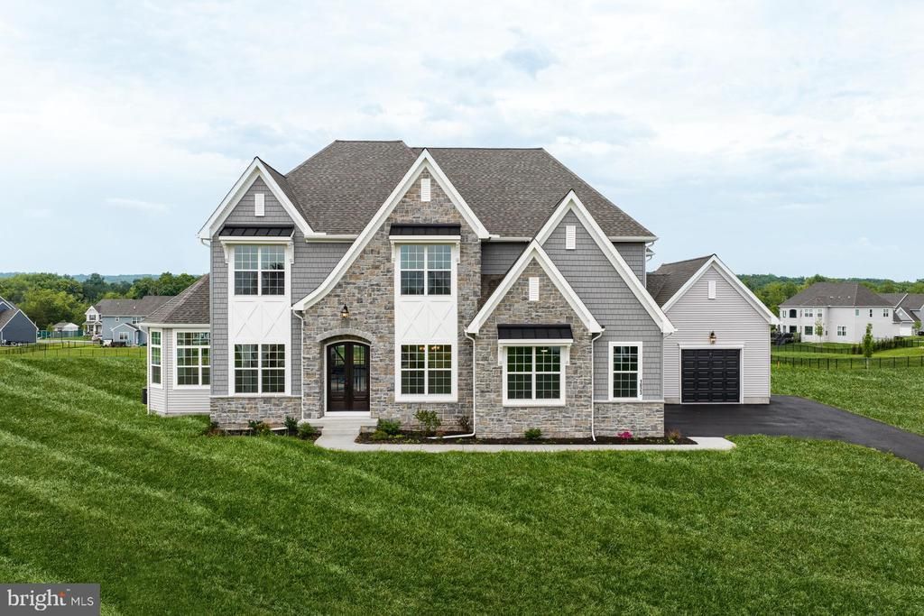 1023 GLASCO DRIVE, PENNSBURG, PA 18073