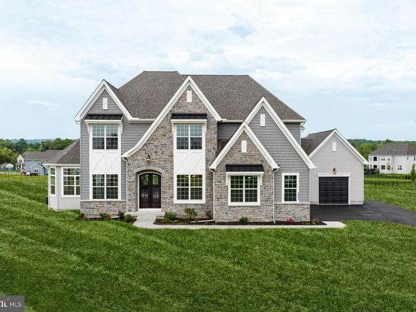 1023 GLASCO DRIVE, PENNSBURG, PA 18073