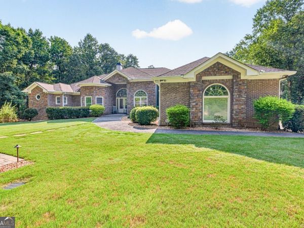 27 Hawks Farm Road, White, GA 30184
