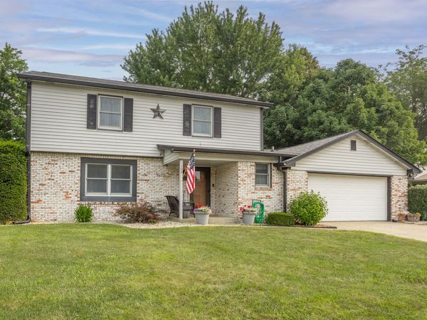 104 Creek View Drive , Greenfield, IN 46140