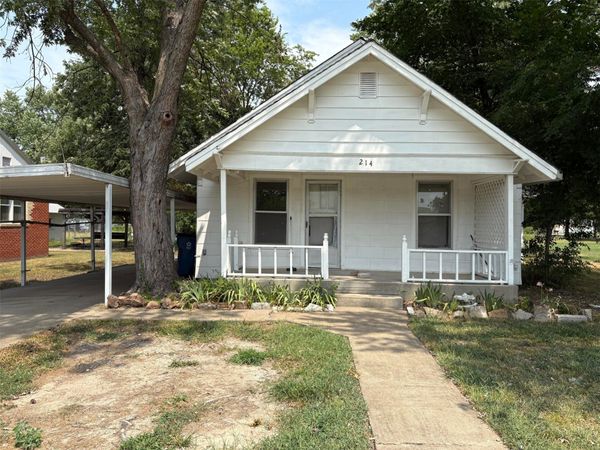 214 S Main Street , Afton, OK 74331