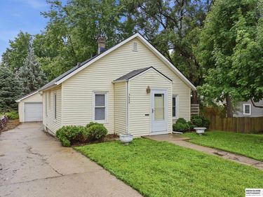 5609 Walnut Street, Omaha, NE 68106
