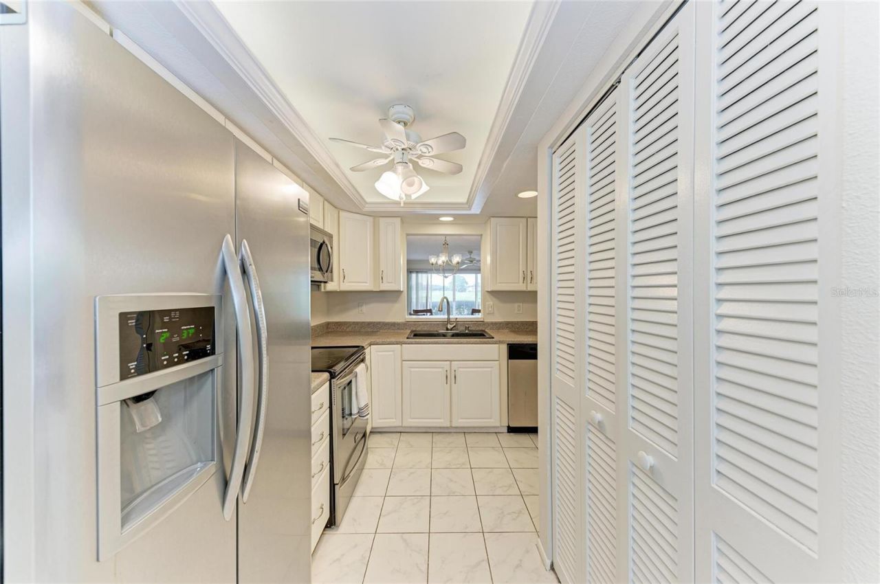 6999 W Country Club Drive N, Unit 123, Sarasota, FL 34243 Photo