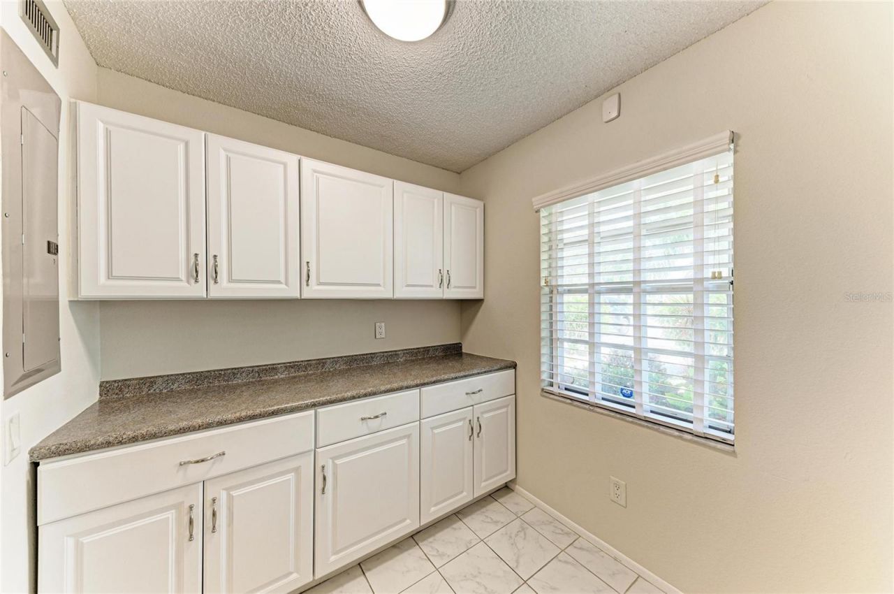 6999 W Country Club Drive N, Unit 123, Sarasota, FL 34243 Photo
