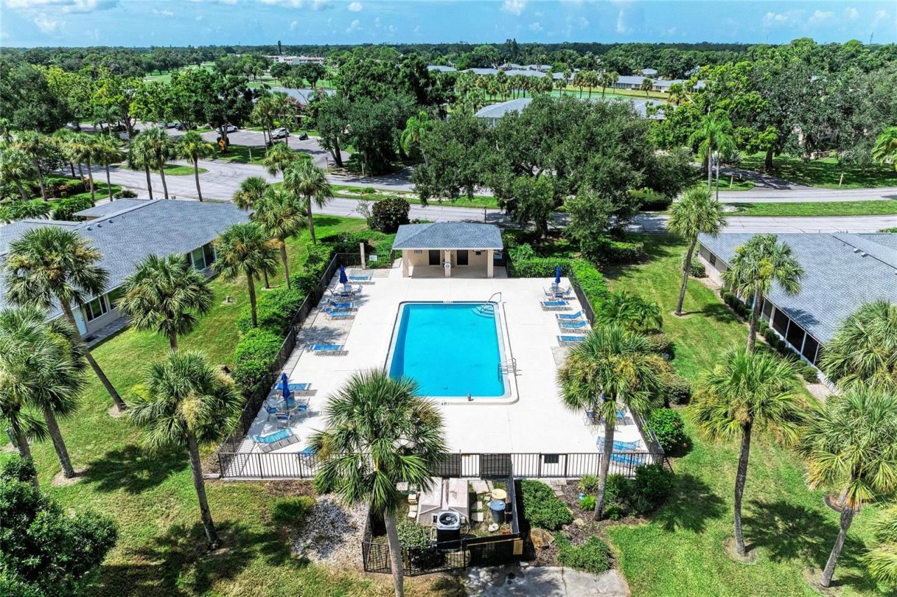 6999 W Country Club Drive N, Unit 123, Sarasota, FL 34243 Photo