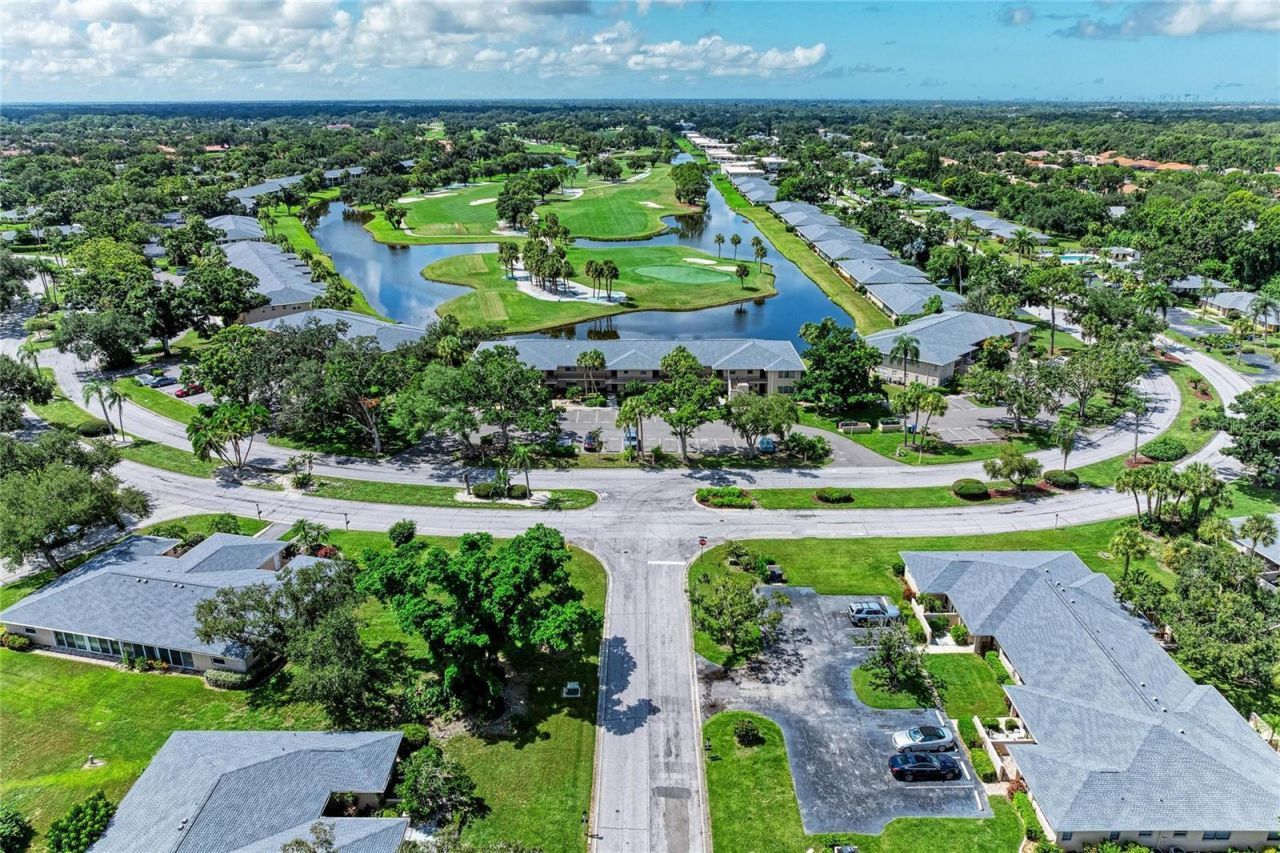 6999 W Country Club Drive N, Unit 123, Sarasota, FL 34243 Photo