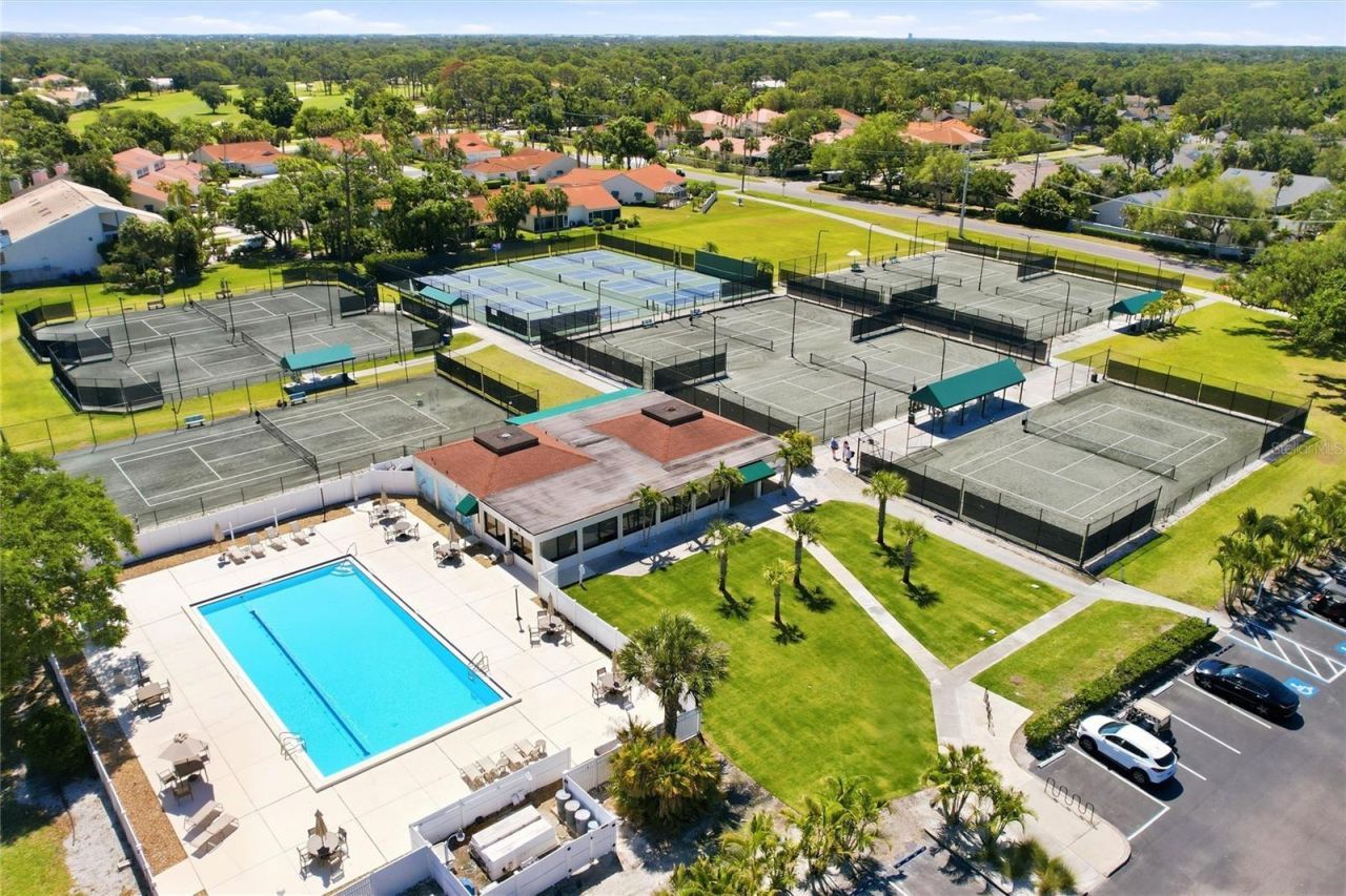 6999 W Country Club Drive N, Unit 123, Sarasota, FL 34243 Photo