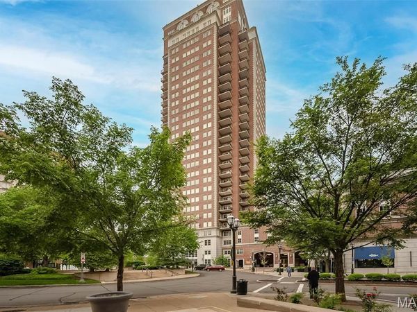150 Carondelet Plaza , Unit 204, Clayton, MO 63105