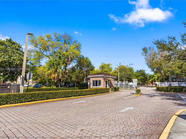 8501 NW 8th St , Unit 106, Miami, FL 33126