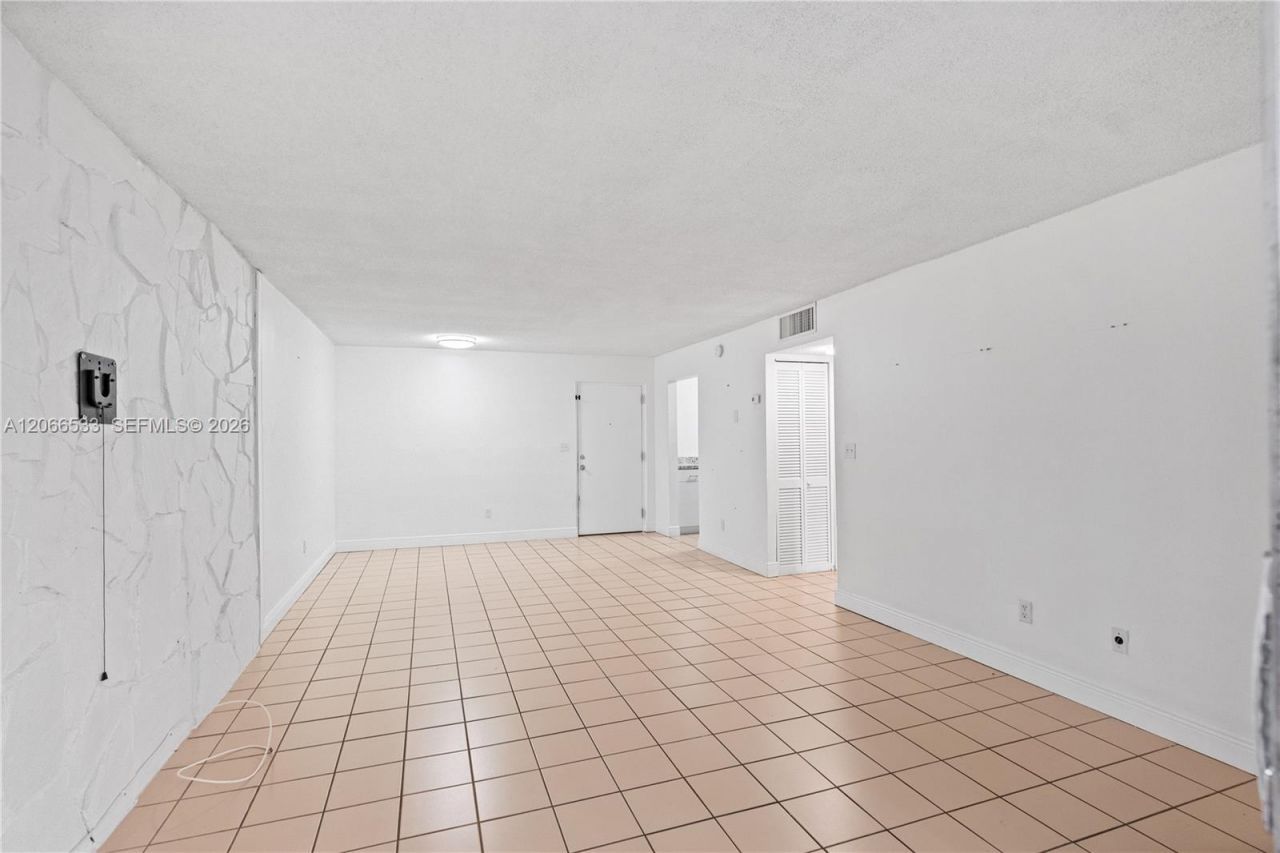 8501 NW 8th St , Unit 106, Miami, FL 33126 Photo