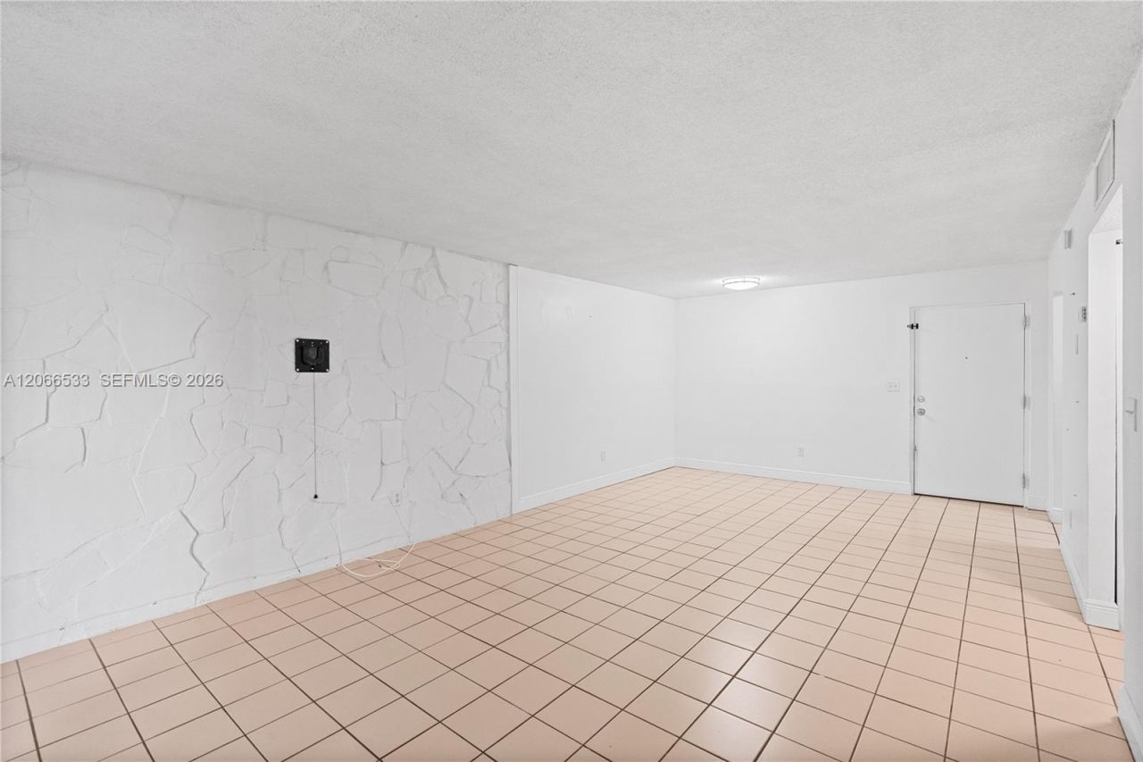 8501 NW 8th St , Unit 106, Miami, FL 33126 Photo