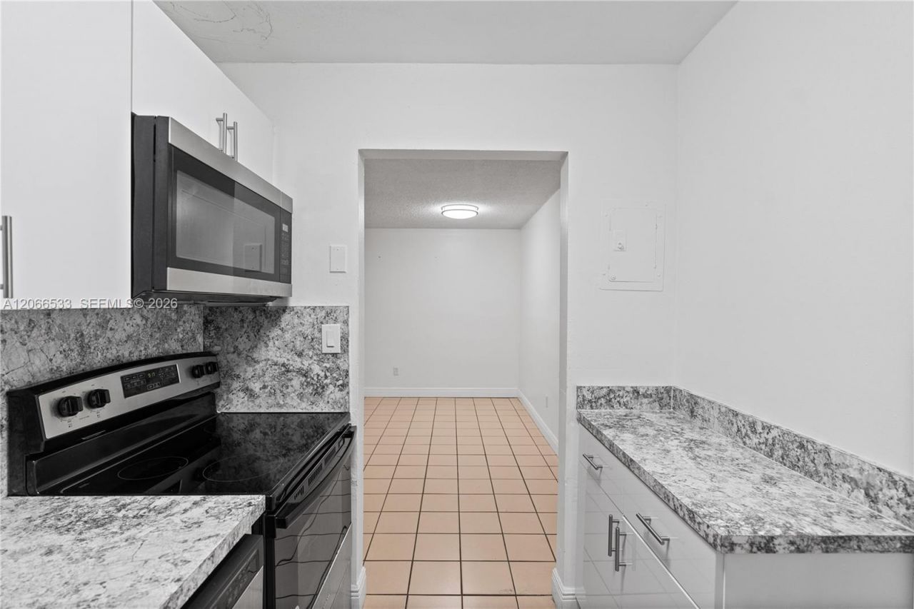 8501 NW 8th St , Unit 106, Miami, FL 33126 Photo