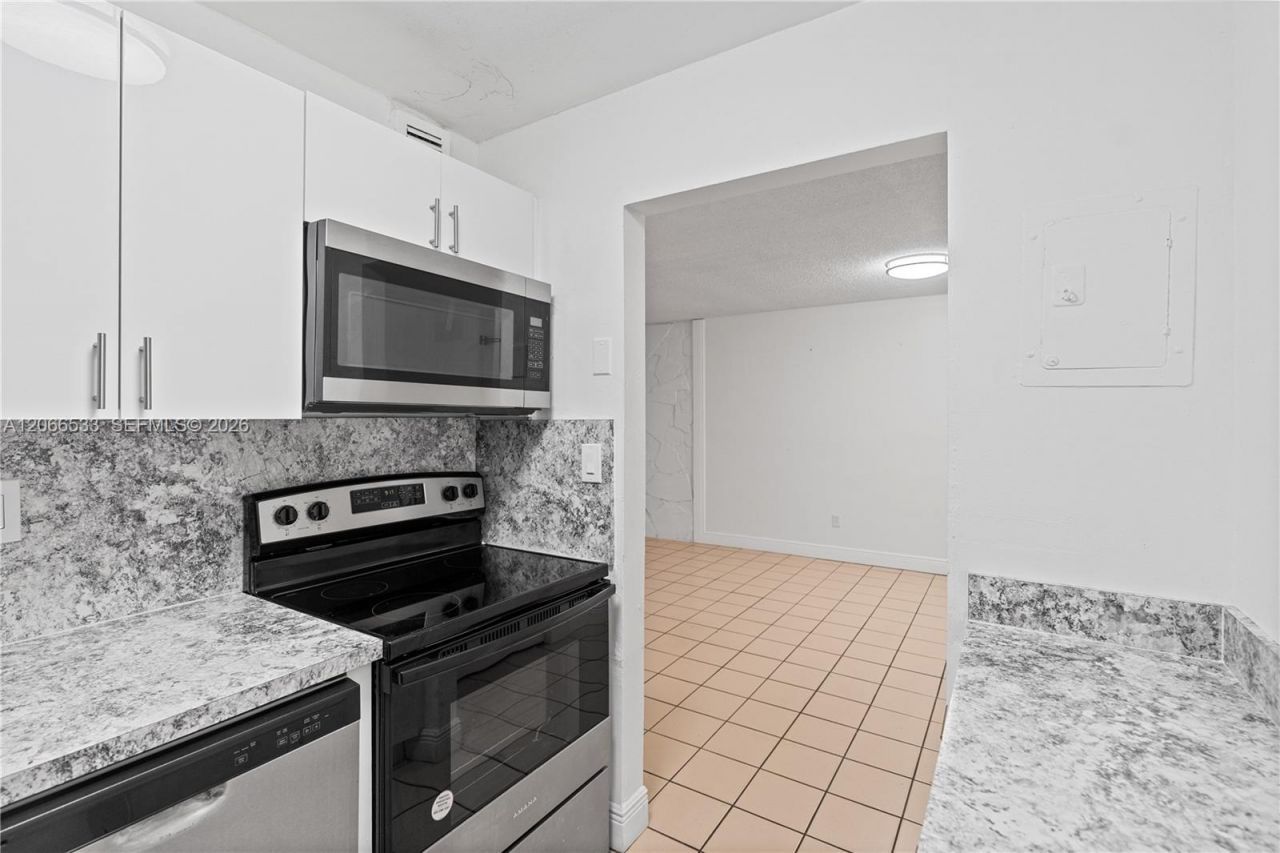 8501 NW 8th St , Unit 106, Miami, FL 33126 Photo