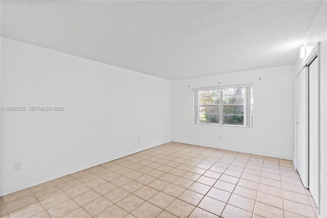 8501 NW 8th St , Unit 106, Miami, FL 33126 Photo