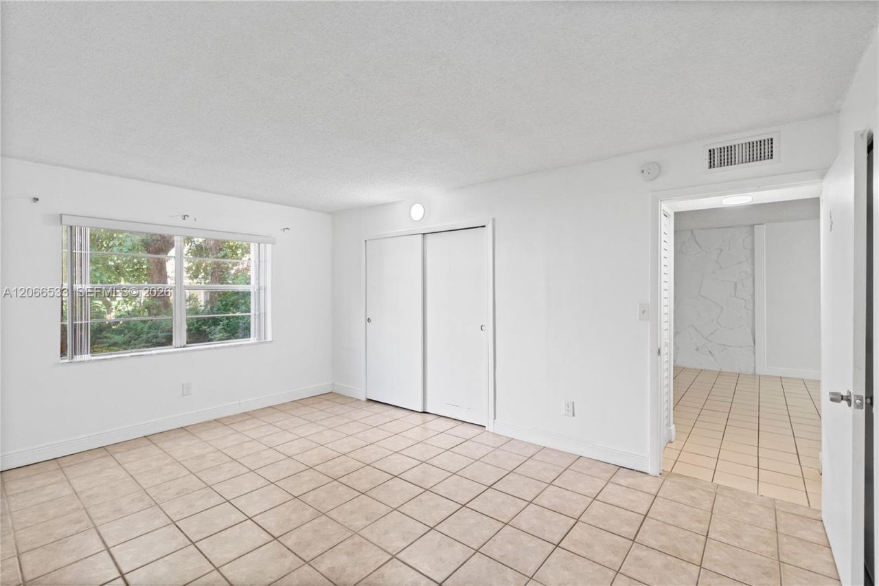 8501 NW 8th St , Unit 106, Miami, FL 33126 Photo