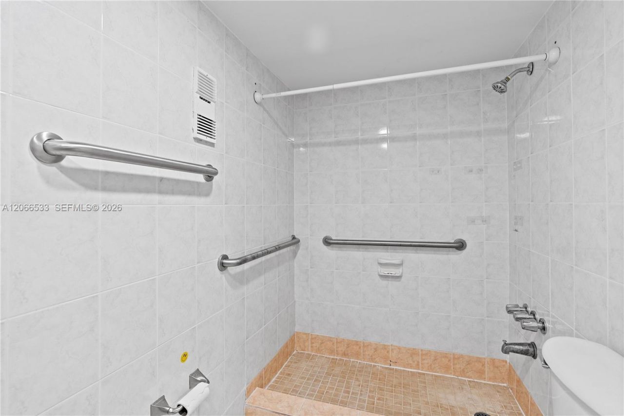 8501 NW 8th St , Unit 106, Miami, FL 33126 Photo