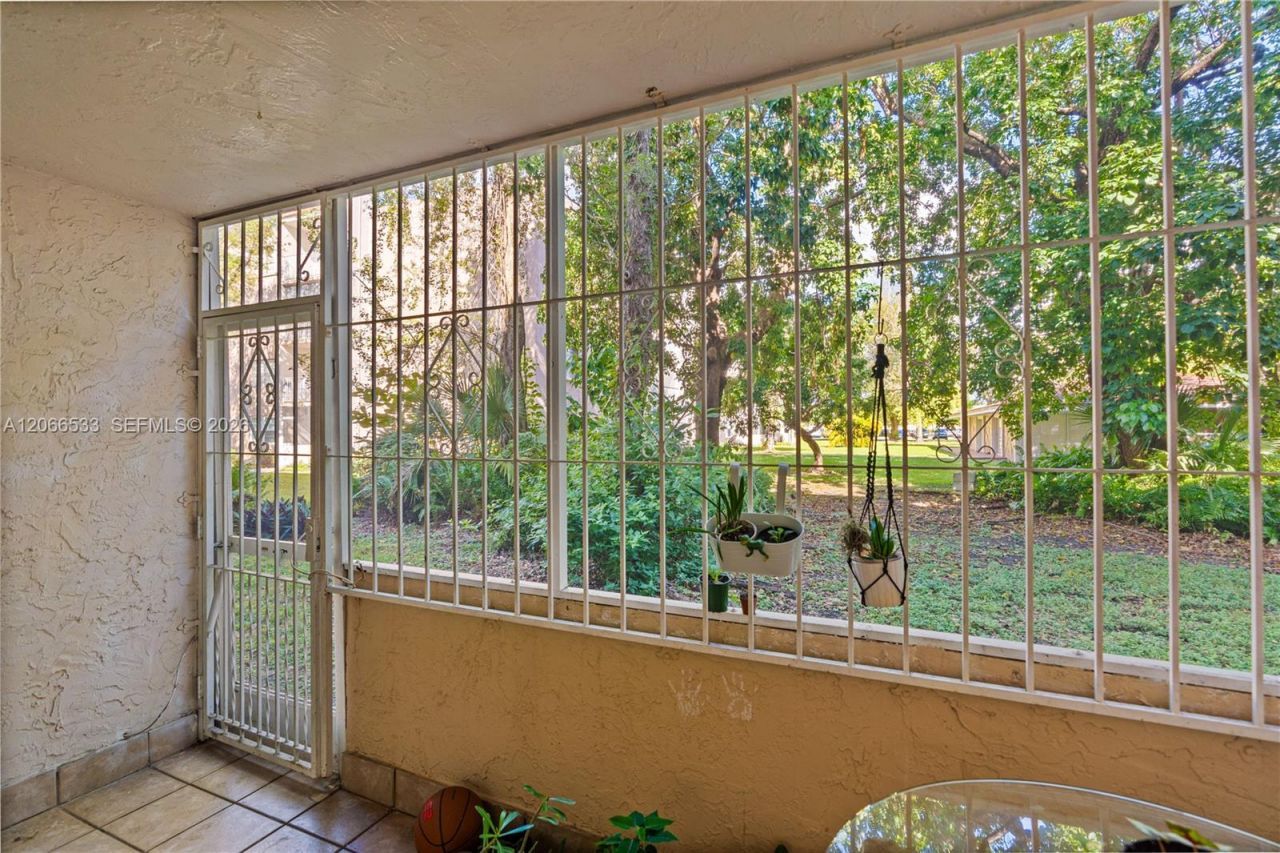 8501 NW 8th St , Unit 106, Miami, FL 33126 Photo