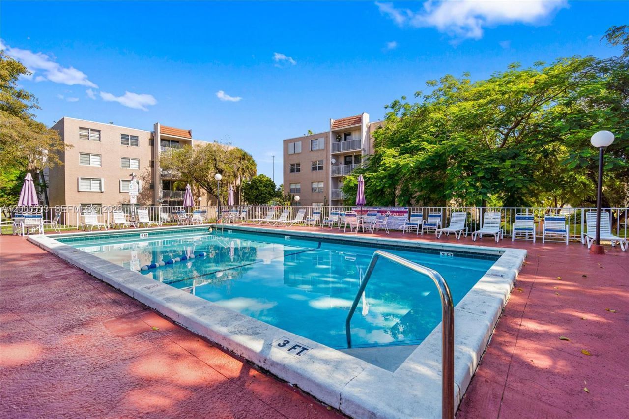 8501 NW 8th St , Unit 106, Miami, FL 33126 Photo