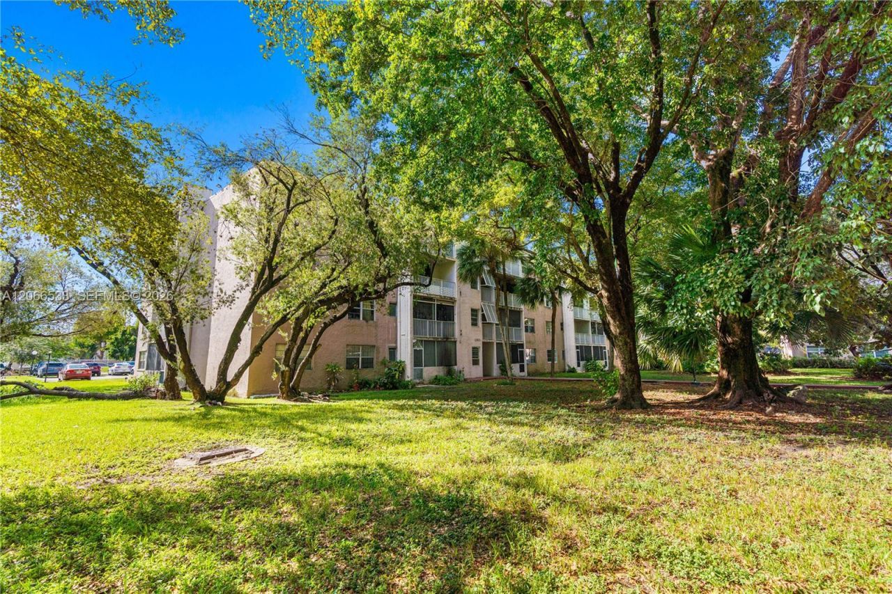 8501 NW 8th St , Unit 106, Miami, FL 33126 Photo