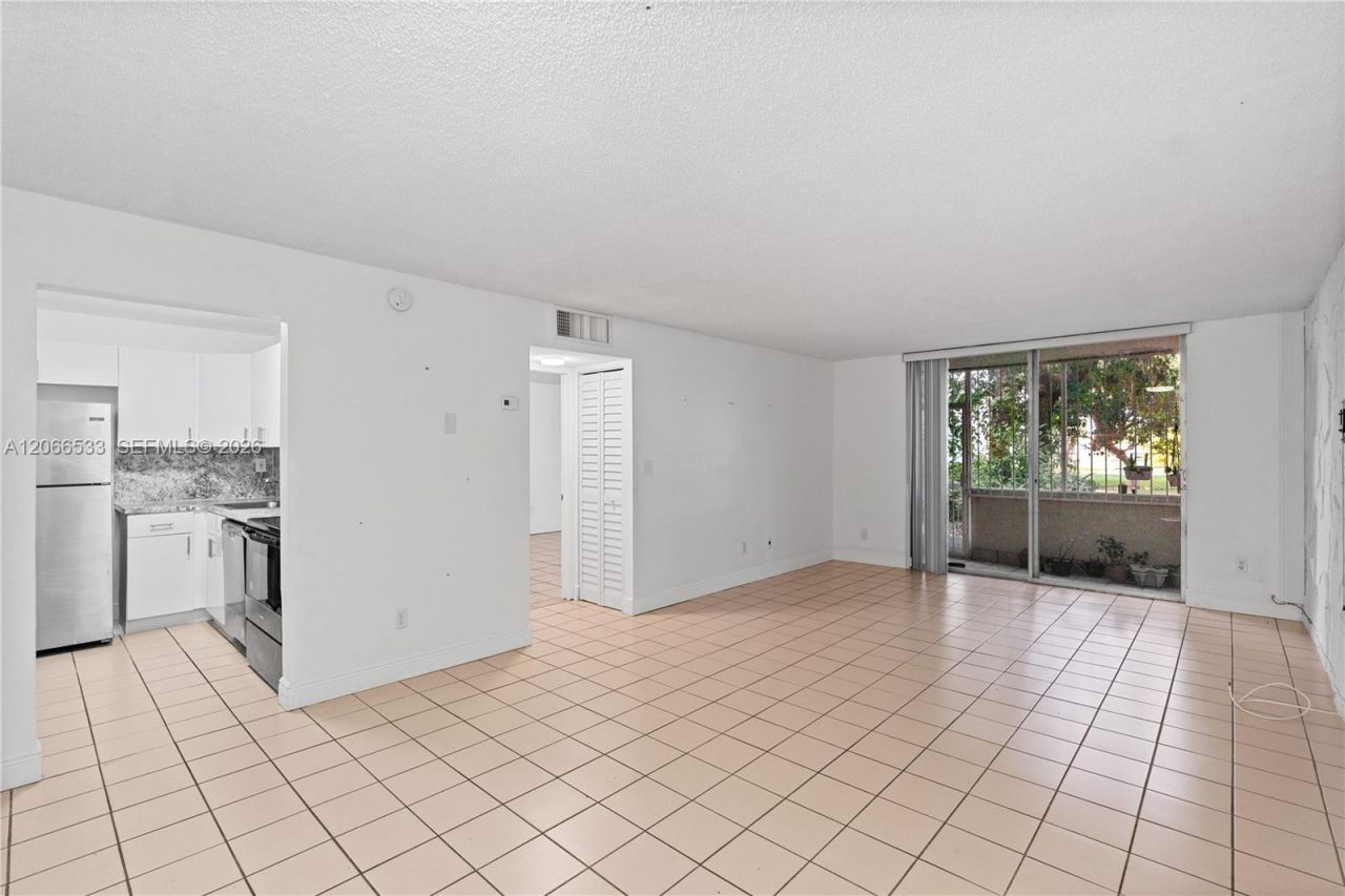 8501 NW 8th St , Unit 106, Miami, FL 33126 Photo