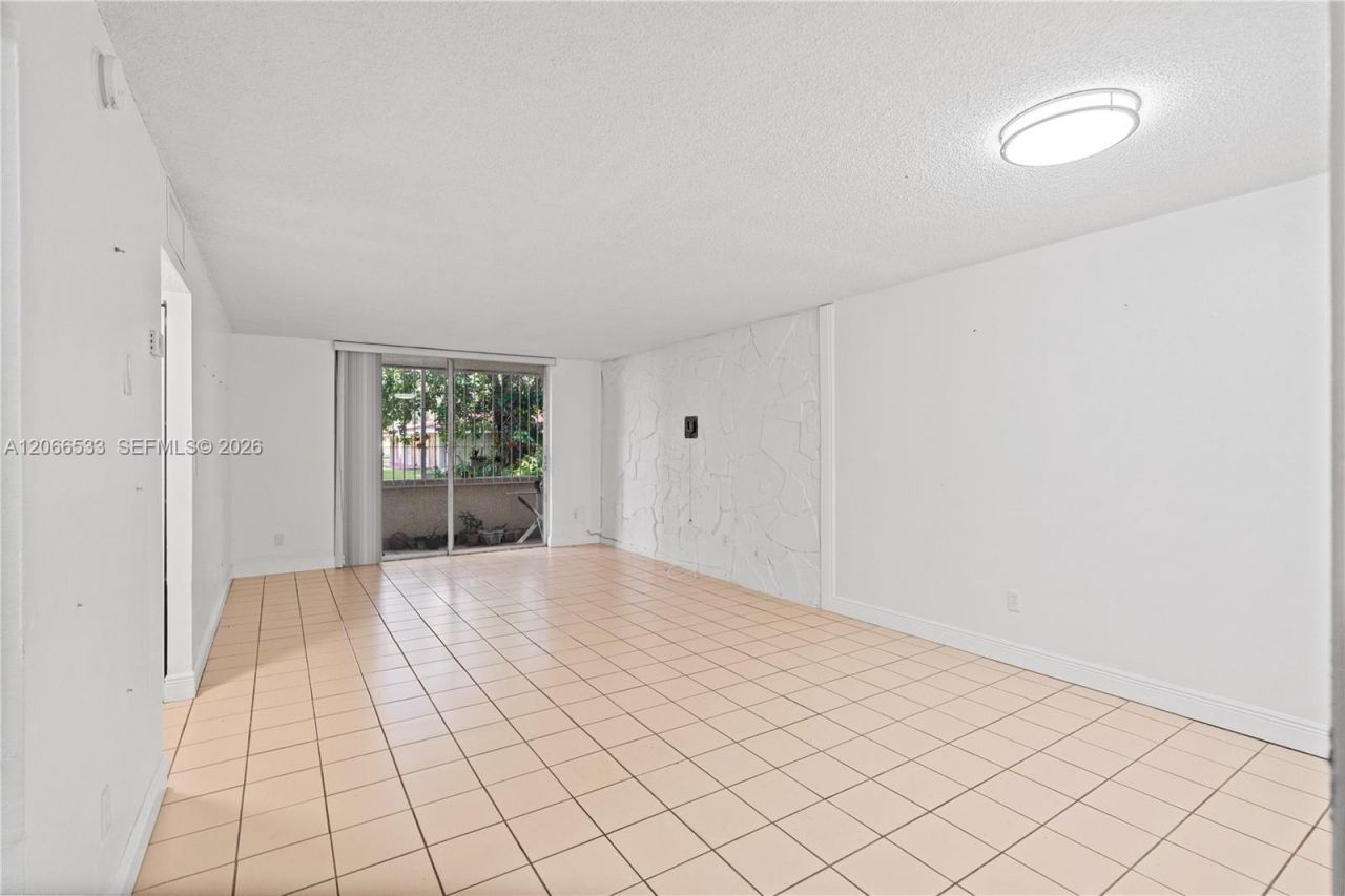 8501 NW 8th St , Unit 106, Miami, FL 33126 Photo