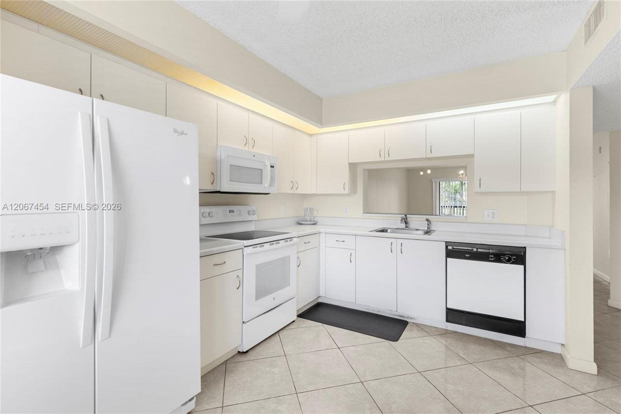 13705 SW 12th St , Unit 208B, Pembroke Pines, FL 33027 Photo