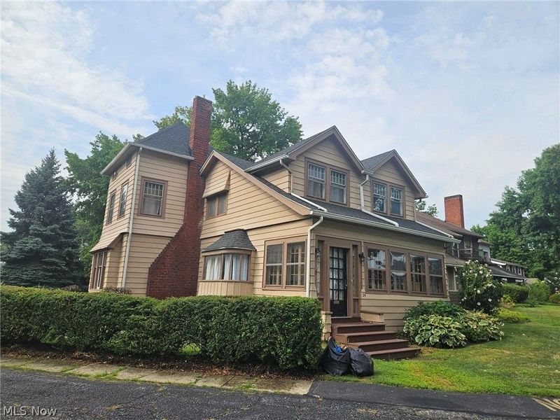 24 Villa Beach, Cleveland, OH 44110 Photo 2
