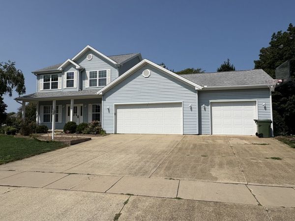 1703 Deer Run Drive , Mahomet, IL 61853