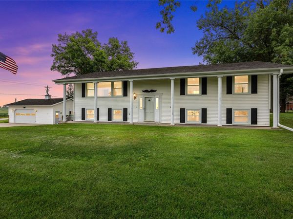 7405 Beverly Road SW, Fairfax, IA 52228