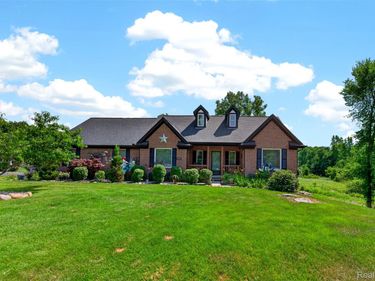 2660 Scenic Meadows Drive, Brandon Township, Mi 48462