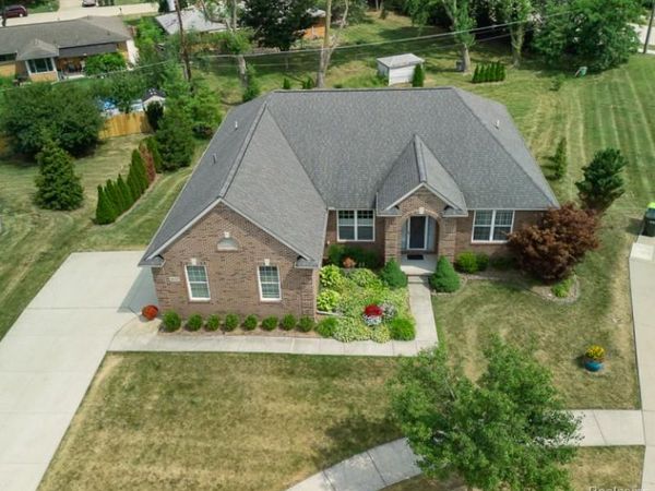 42328 Hickorywood Drive, Sterling Heights, Mi 48314