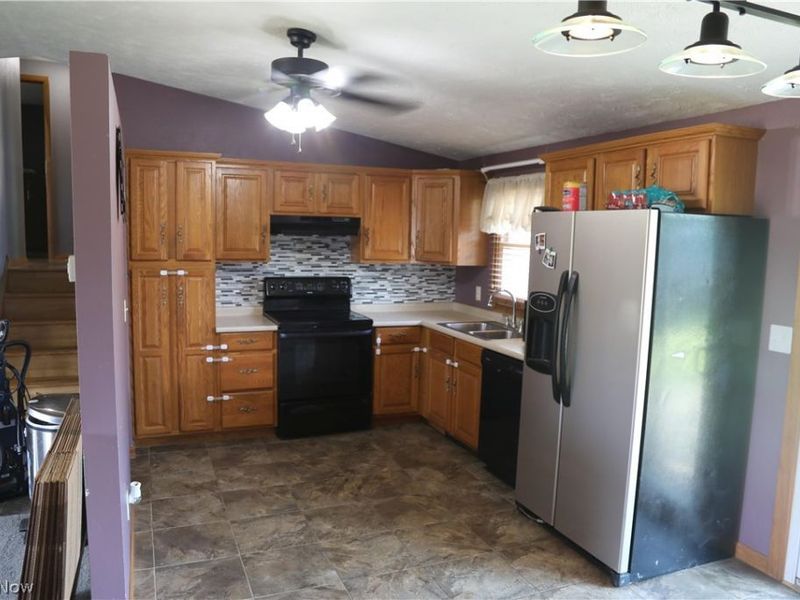 2200 W 37th Street, Lorain, OH 44053 Photo 3