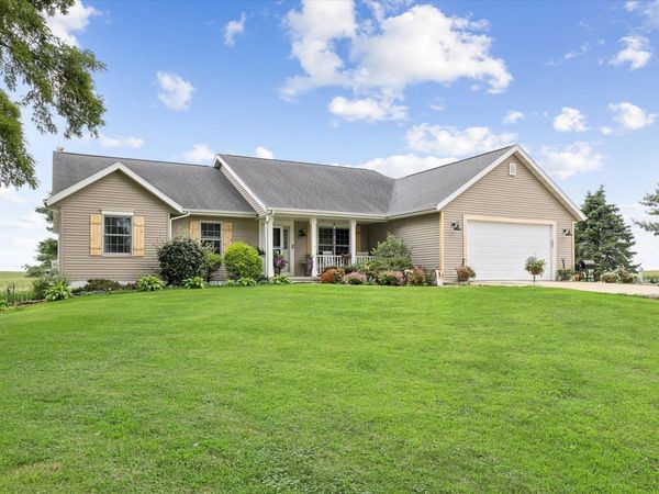 12433 Prairie Center Road , Morrison, IL 61270