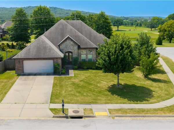 3773 E Spanish Bay Place, Fayetteville, AR 72701