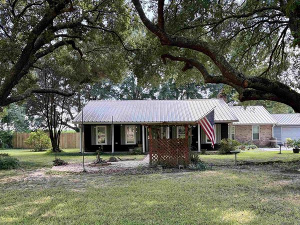 1177 Valverda Rd, Maringouin, LA 70757
