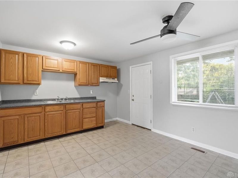 7309 Maringo Drive, Huber Heights, OH 45424 Photo 11