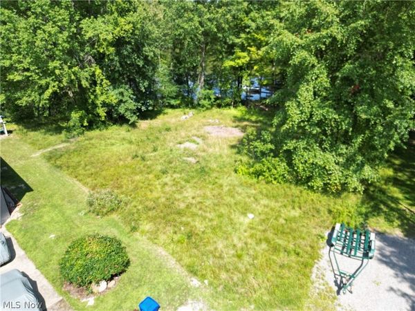 Lakeview Street , Lake Milton, OH 44429