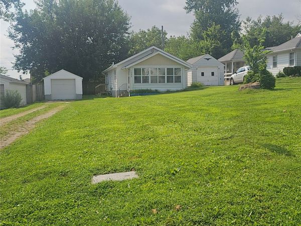 1325 Maplewood Drive NE, Cedar Rapids, IA 52402