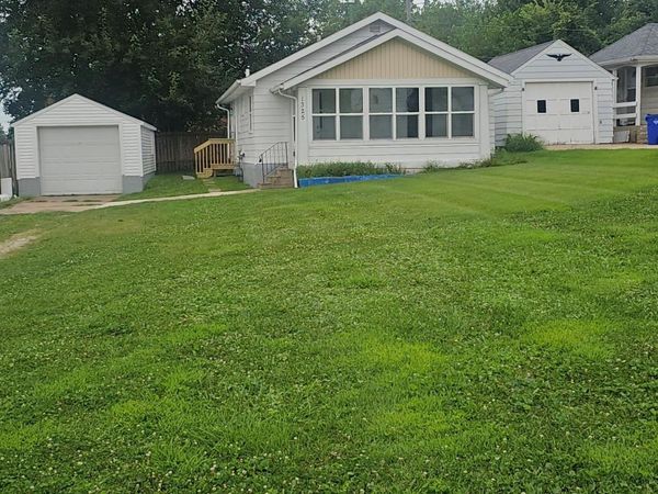 1325 Maplewood Drive NE, Cedar Rapids, IA 52402