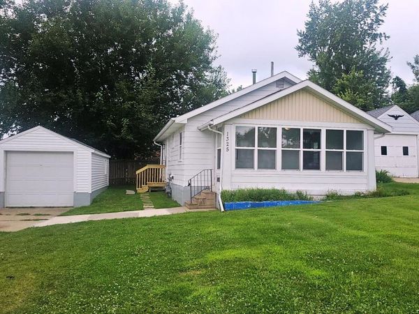 1325 Maplewood Drive NE, Cedar Rapids, IA 52402