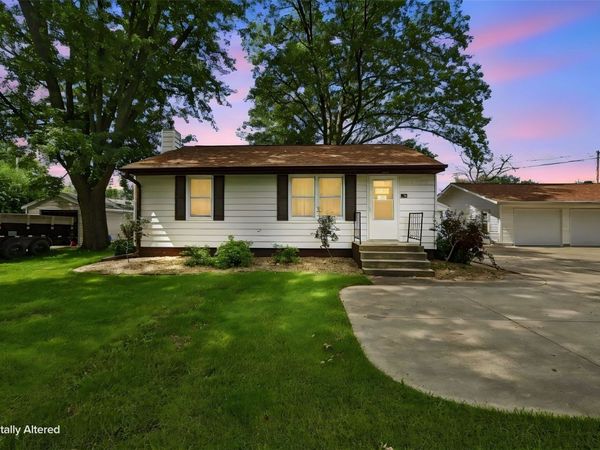 215 Franklin , Center Point, IA 52213